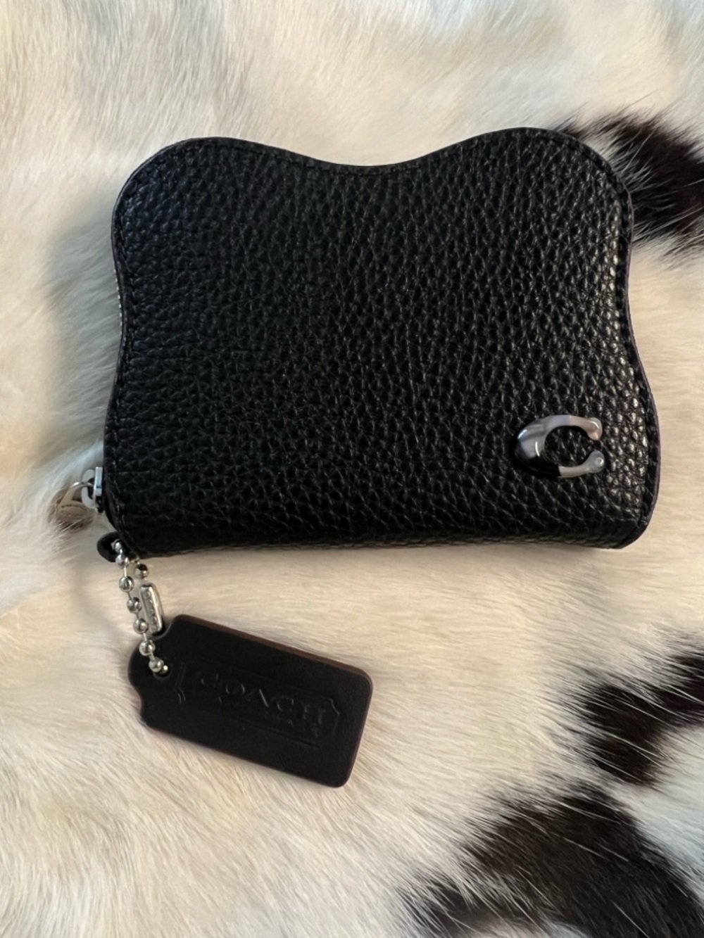 Coachtopia Black Pebbled Leather Zip around wavy wallet